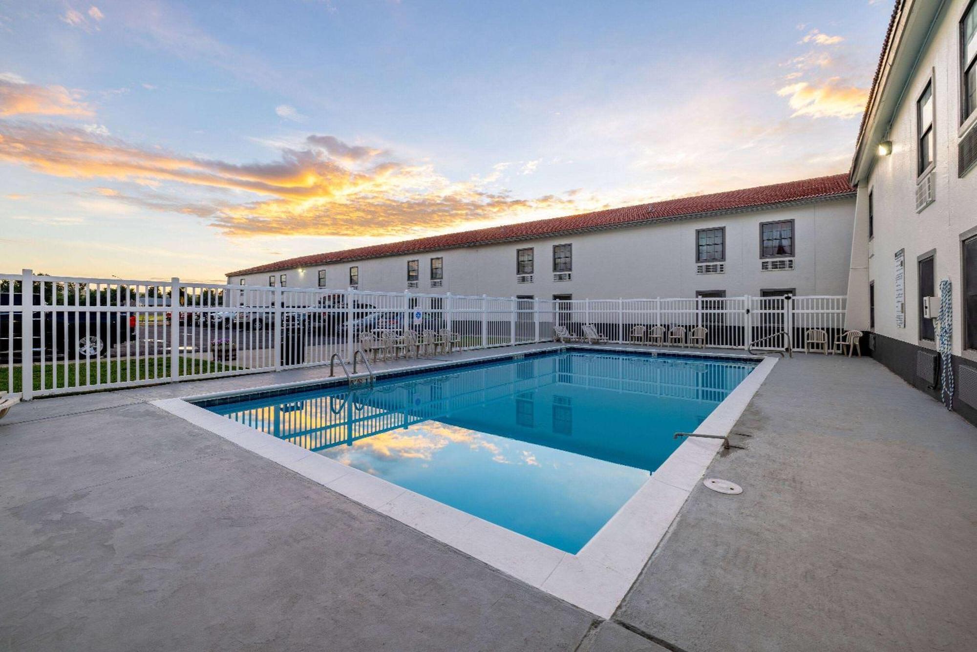 Days Inn By Wyndham Casper Extérieur photo